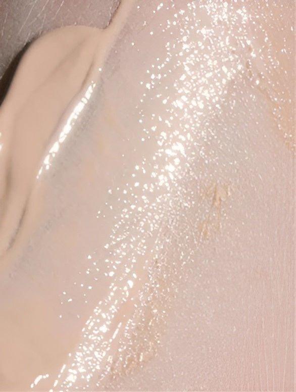 Eclat Soin SPF30 Sunscreen with Tint applied on skin for a natural glow and protection